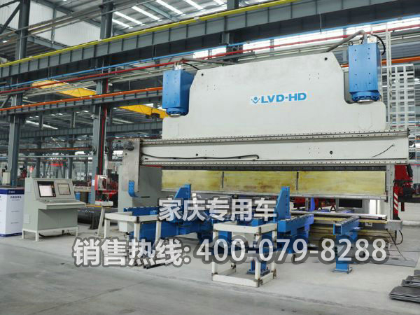 800噸帶自動補(bǔ)償數(shù)控折彎機(jī)