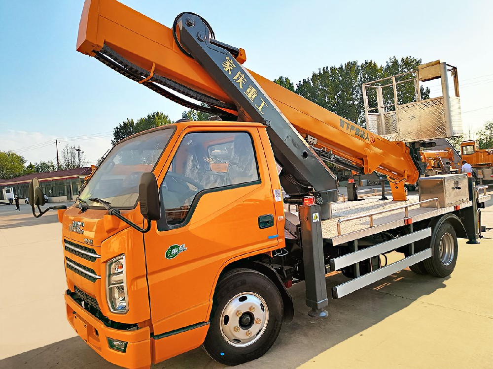 高空作業(yè)車